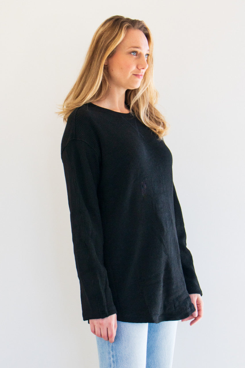 No exaggeration here; this is the ultimate long sleeve tee. Fitting loose on your frame with a drop-shoulder design and a gentle curve at the hem, this essential piece is effortless to pair and wear, with simple care instructions and understated details throughout. Monikered with the PRIV seal between the shoulder-blades on soft waffle texture fabric. 

