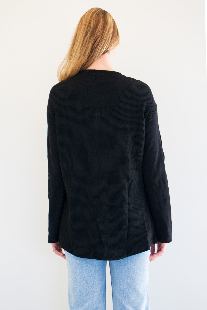 No exaggeration here; this is the ultimate long sleeve tee. Fitting loose on your frame with a drop-shoulder design and a gentle curve at the hem, this essential piece is effortless to pair and wear, with simple care instructions and understated details throughout. Monikered with the PRIV seal between the shoulder-blades on soft waffle texture fabric. 

