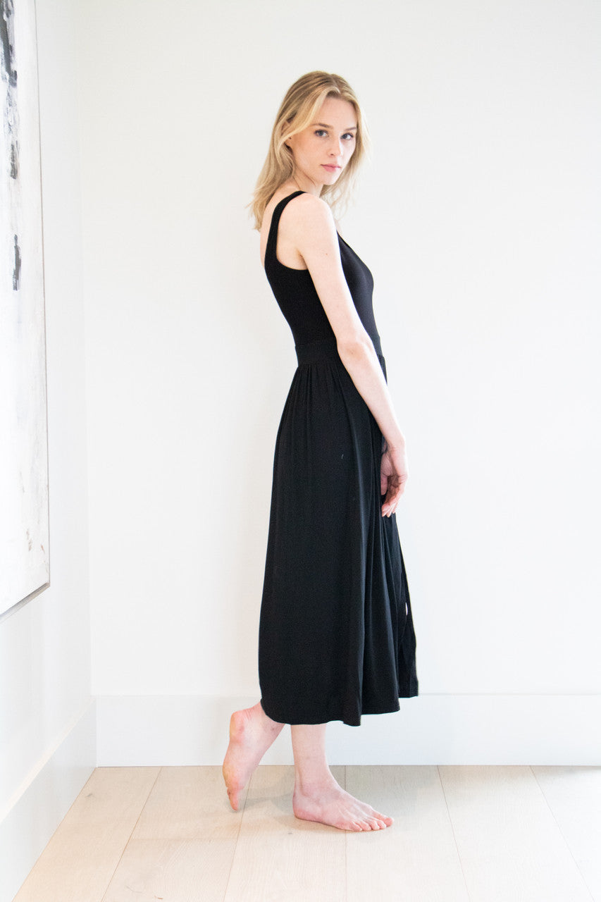 Made with a flattering silhouette and scooped neckline, ribbed chest fabric, the perfect amount of stretch and a side split to mid thigh. Viscose based fabric has a soft, flowing quality - easy to wear casually and effortless to elevate for something more formal. 
